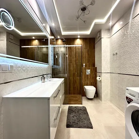 Czartoryskiego - Self Check-in 20h - Parking &lift & 50m Terrace 아파트